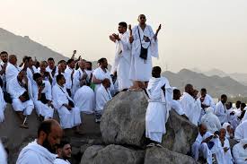 Pilgrims gather at Mount Arafat