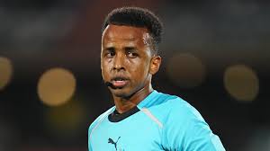 referee Omar Artan