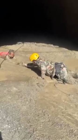 Nepal army rescues